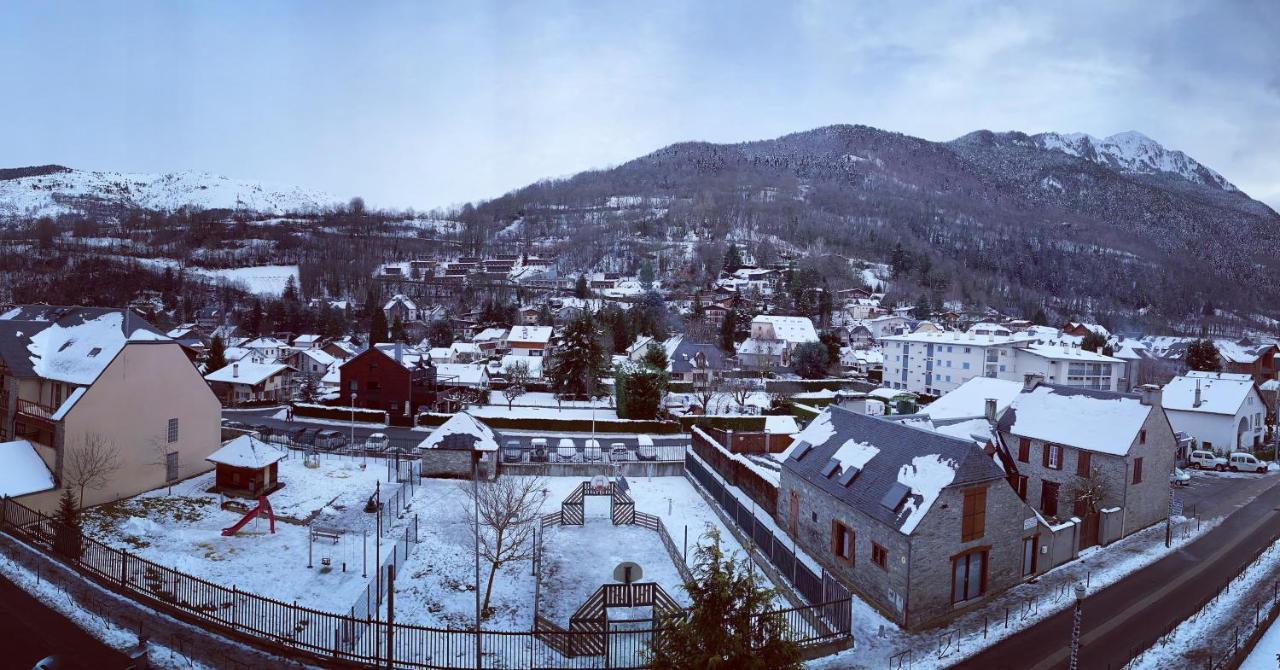 Appartement 58 M2 Avec Piscine Interieure Vue Montagne Centre Village , Parking Prive Saint-Lary-Soulan Esterno foto