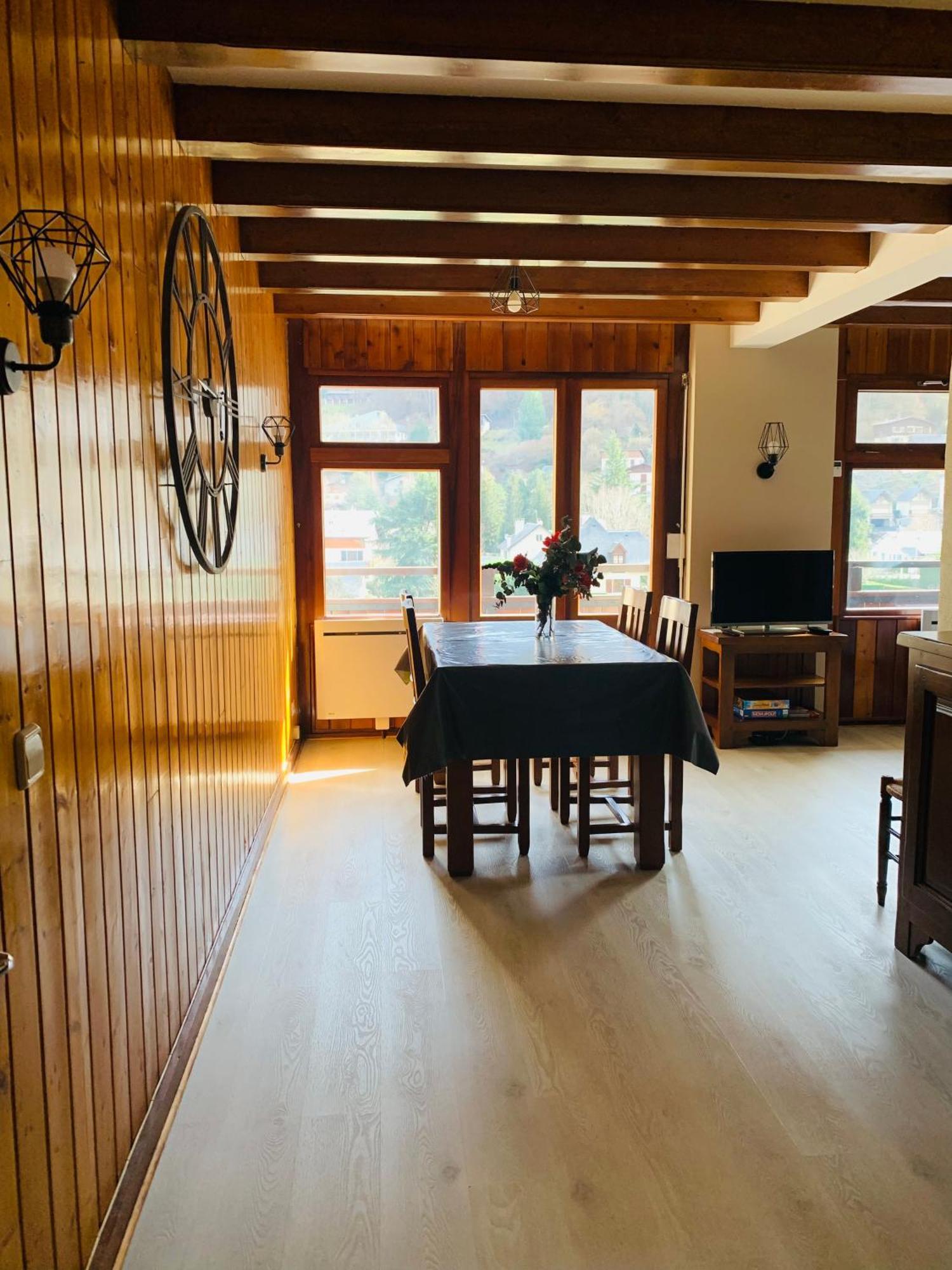 Appartement 58 M2 Avec Piscine Interieure Vue Montagne Centre Village , Parking Prive Saint-Lary-Soulan Esterno foto