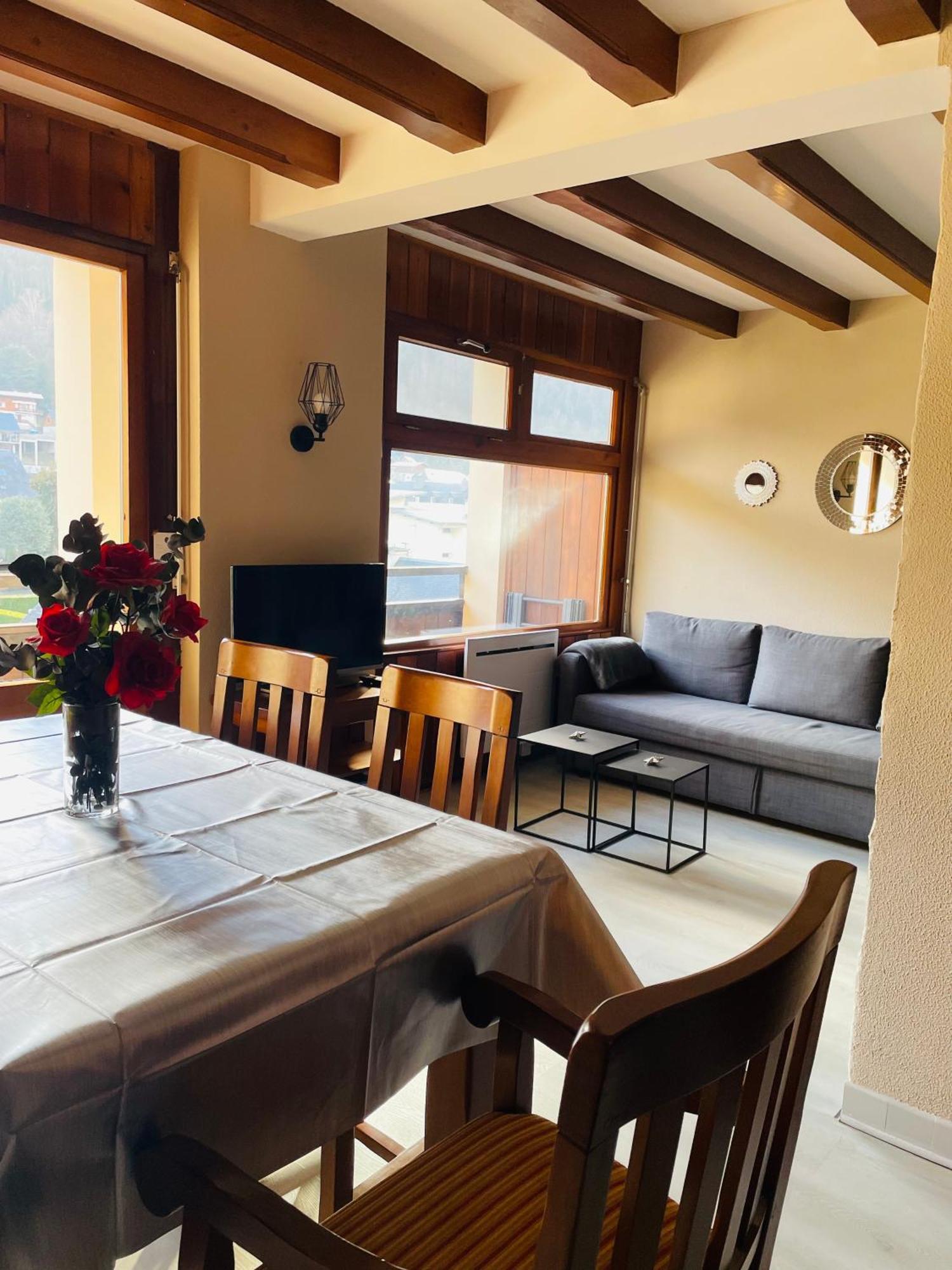 Appartement 58 M2 Avec Piscine Interieure Vue Montagne Centre Village , Parking Prive Saint-Lary-Soulan Esterno foto