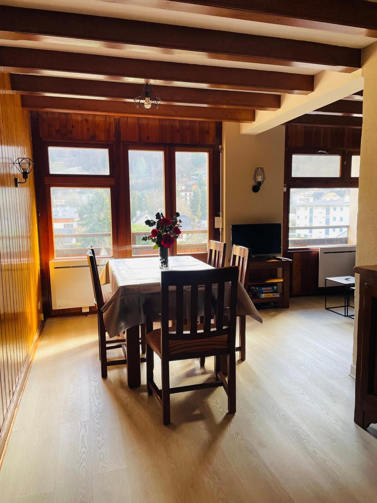 Appartement 58 M2 Avec Piscine Interieure Vue Montagne Centre Village , Parking Prive Saint-Lary-Soulan Esterno foto